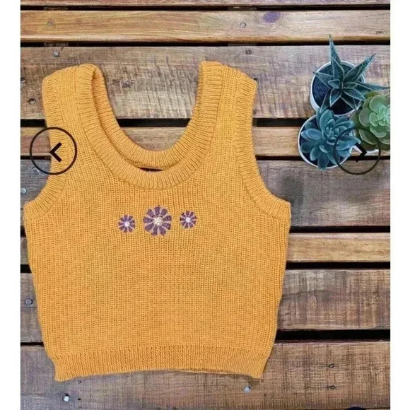 Knot Crop Top - Picture 4 of 4